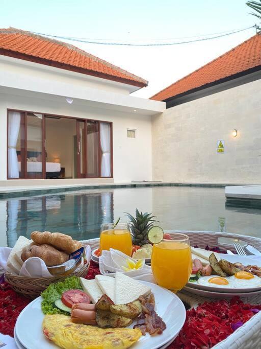 Villa Akmali Umalas 2Br With Private Pool & Jacuzzi チャングー エクステリア 写真