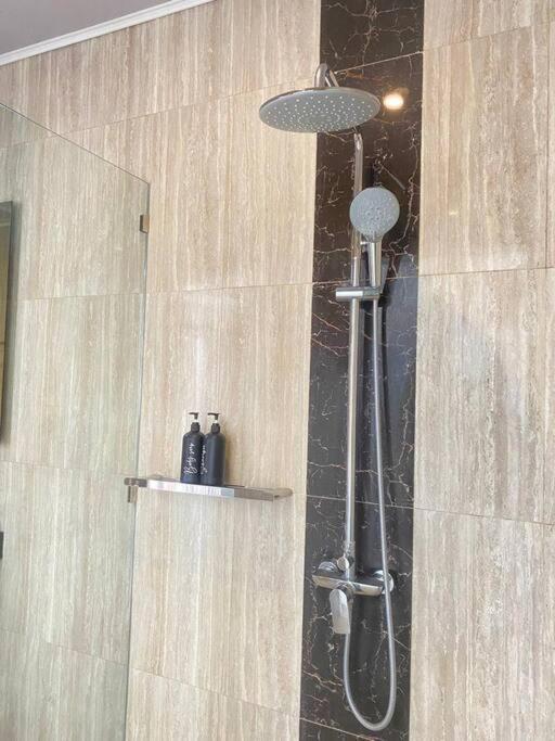 Villa Akmali Umalas 2Br With Private Pool & Jacuzzi チャングー エクステリア 写真