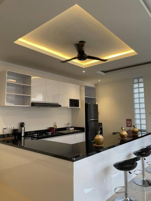 Villa Akmali Umalas 2Br With Private Pool & Jacuzzi チャングー エクステリア 写真