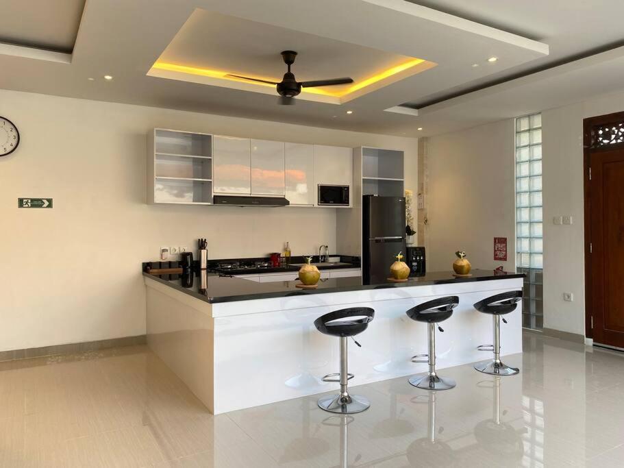 Villa Akmali Umalas 2Br With Private Pool & Jacuzzi チャングー エクステリア 写真