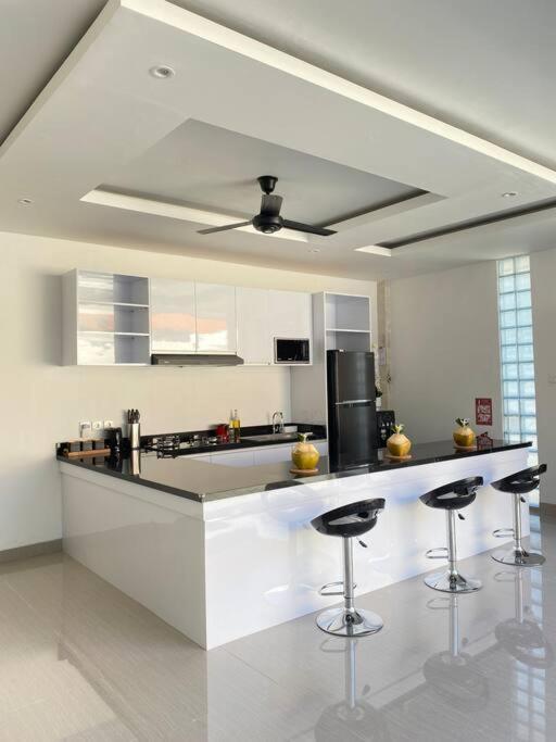 Villa Akmali Umalas 2Br With Private Pool & Jacuzzi チャングー エクステリア 写真