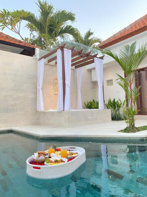 Villa Akmali Umalas 2Br With Private Pool & Jacuzzi チャングー エクステリア 写真