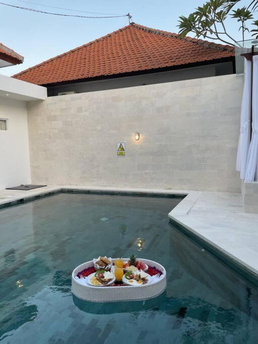 Villa Akmali Umalas 2Br With Private Pool & Jacuzzi チャングー エクステリア 写真