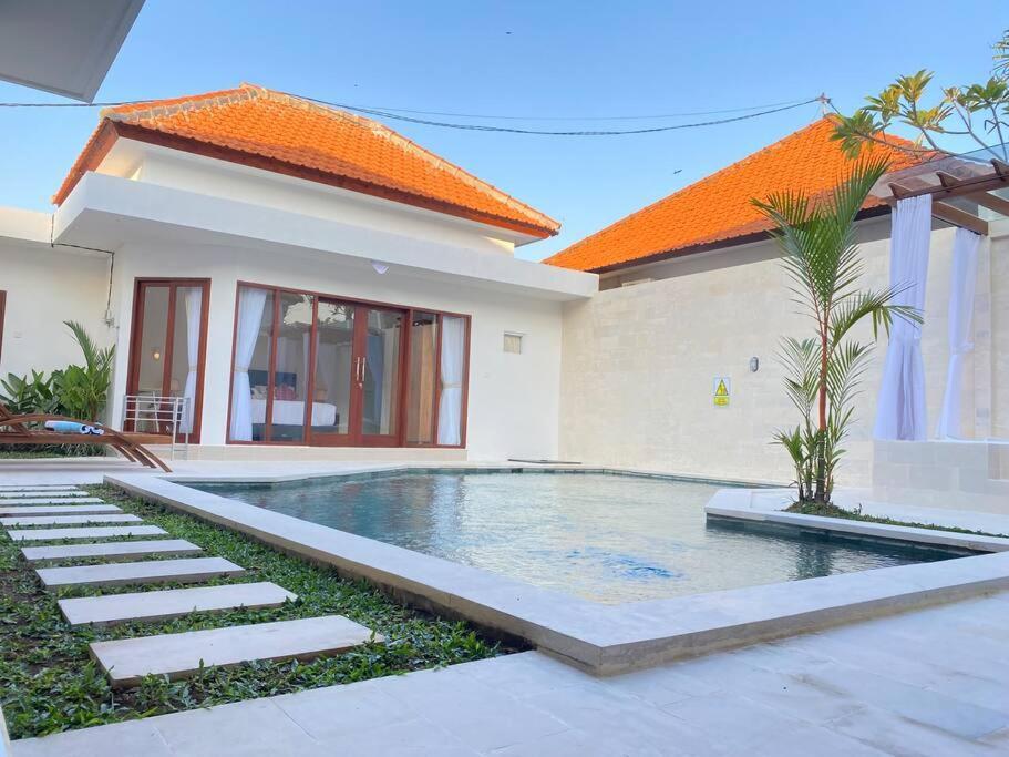 Villa Akmali Umalas 2Br With Private Pool & Jacuzzi チャングー エクステリア 写真